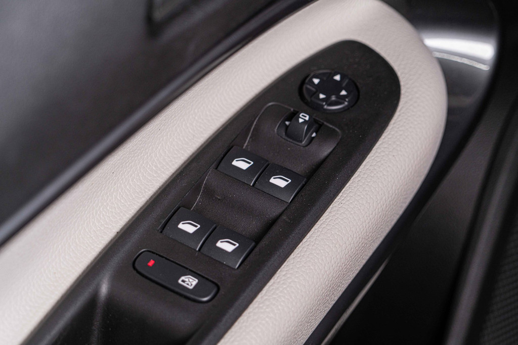 Fiat 600 1.2 Hybrid La Prima | Adaptive Cruise Control | Keyless-Entry&Go | Achteruitrijcamera | 360°SurroundView | Leder 54170791-32.jpg | Autobedrijf van Geel