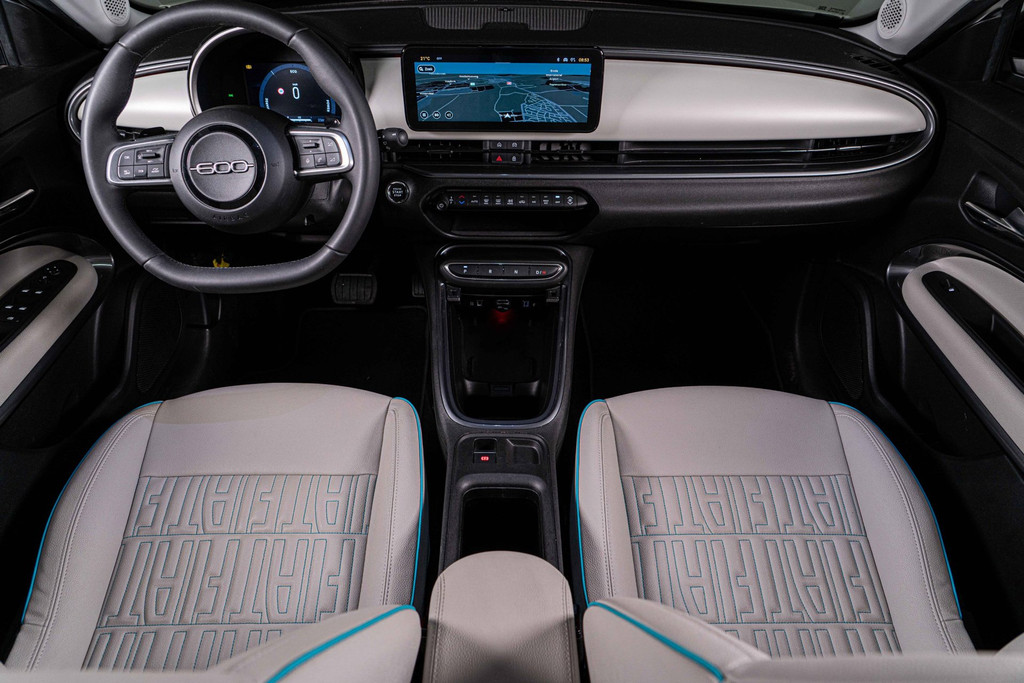 Fiat 600 1.2 Hybrid La Prima | Adaptive Cruise Control | Keyless-Entry&Go | Achteruitrijcamera | 360°SurroundView | Leder 54170791-34.jpg | Autobedrijf van Geel