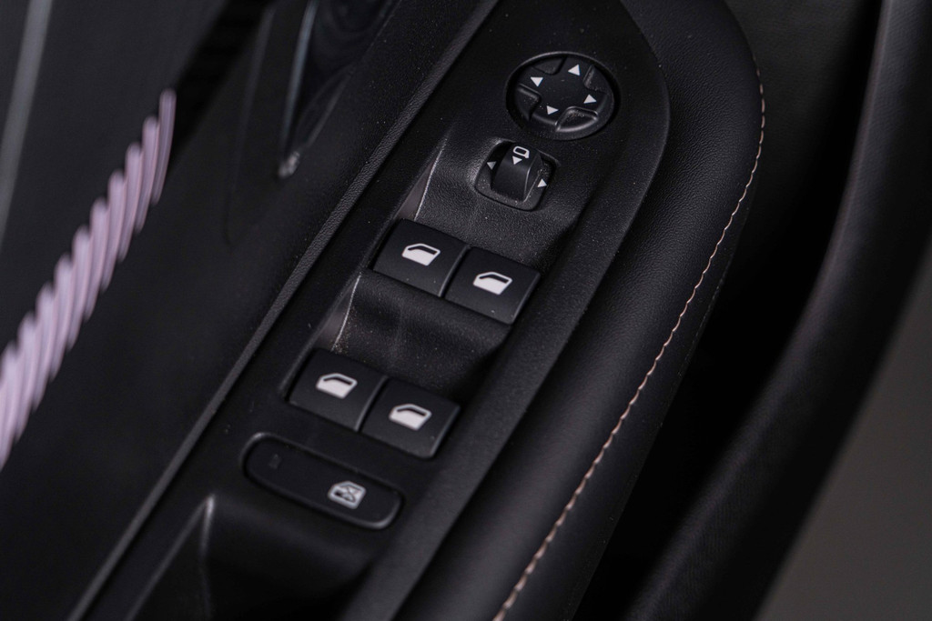 Peugeot 208 1.2 PureTech 100 Allure | Vision pack | Cruise Control | 360 Camera | Achteruitrijcamera 54194993-30.jpg | Autobedrijf van Geel