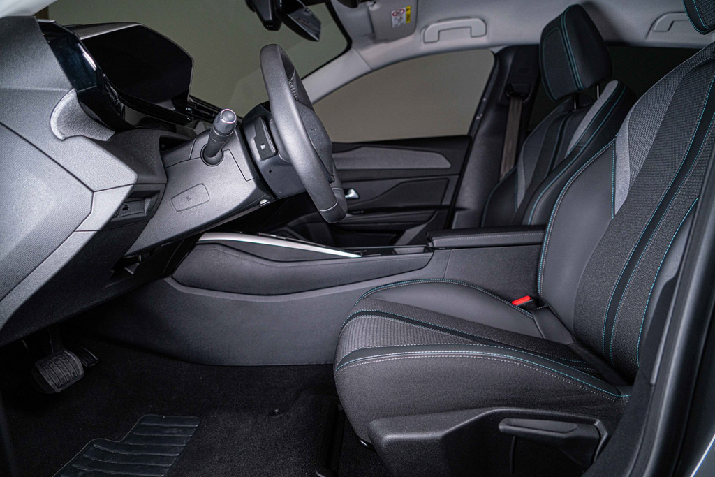 Peugeot 408 1.2 Hybrid 136 e-DCS6 Allure | Adaptive Cruise Control | Achteruitrijcamera + 360 Graden | Keyless Entry/Start 54436651-23.jpg | Autobedrijf van Geel
