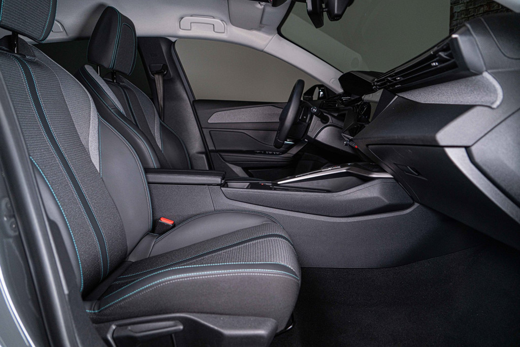 Peugeot 408 1.2 Hybrid 136 e-DCS6 Allure | Adaptive Cruise Control | Achteruitrijcamera + 360 Graden | Keyless Entry/Start 54436651-29.jpg | Autobedrijf van Geel
