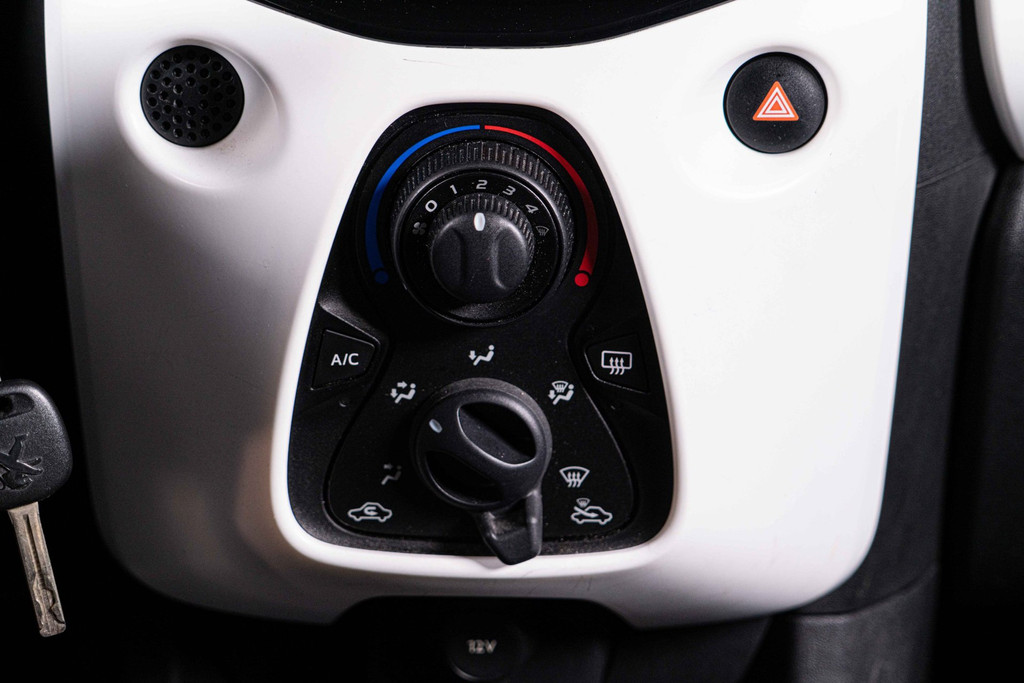 Peugeot 108 1.0 e-VTi Allure TOP! | Cabrio | Airco | Multimedia 54655057-44.jpg | Autobedrijf van Geel