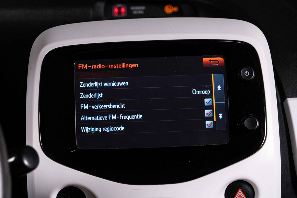 Peugeot 108 1.0 e-VTi Allure TOP! | Cabrio | Airco | Multimedia 54655057-61.jpg | Autobedrijf van Geel