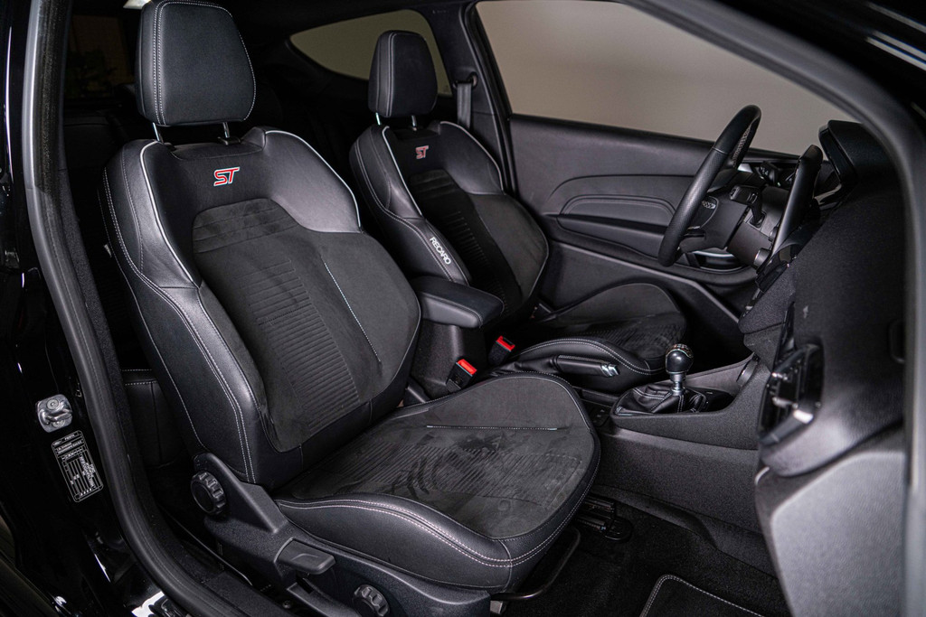 Ford Fiesta 1.5 EcoBoost ST-3 | B&O | Cruise Control | Pano | Winterpack 54972288-2.jpg | Autobedrijf van Geel