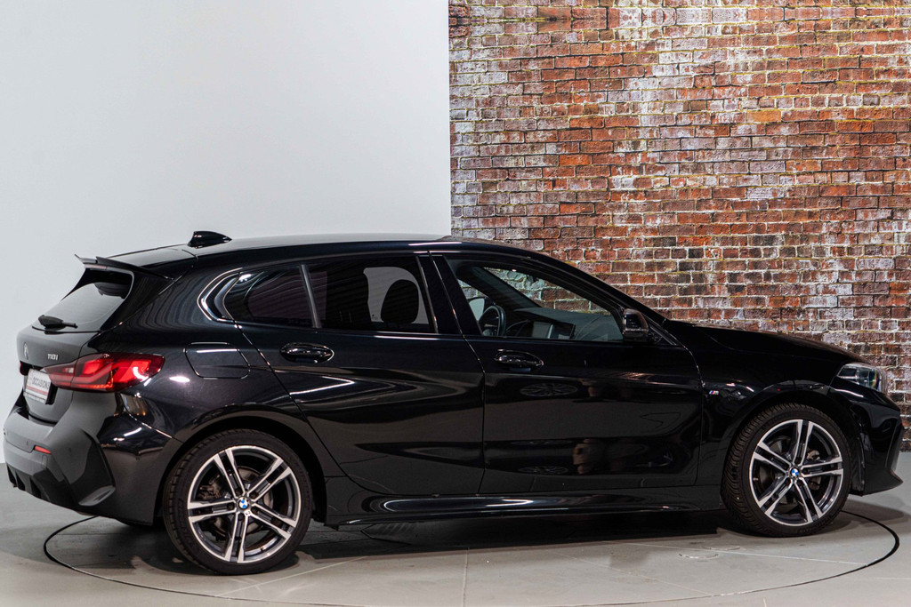 BMW 1-serie 118i High Executive | M Sport | Cruise Control | Achteruitrijcamera | LED 56154316-16.jpg | Autobedrijf van Geel