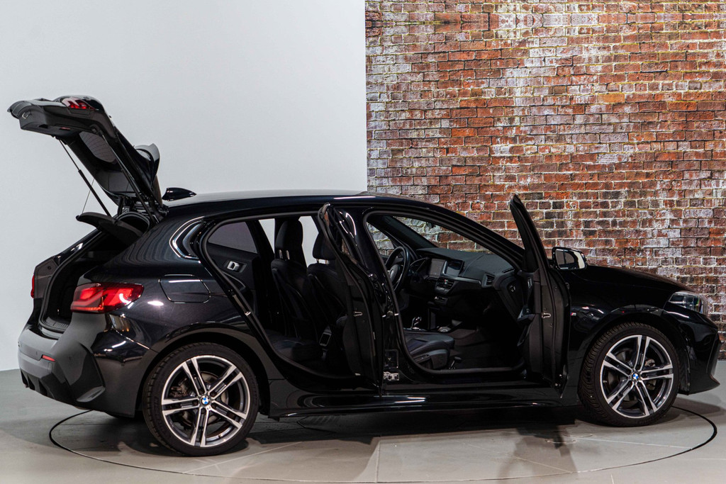 BMW 1-serie 118i High Executive | M Sport | Cruise Control | Achteruitrijcamera | LED 56154316-17.jpg | Autobedrijf van Geel