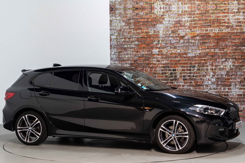 BMW 1-serie 118i High Executive | M Sport | Cruise Control | Achteruitrijcamera | LED 56154316-20.jpg | Autobedrijf van Geel