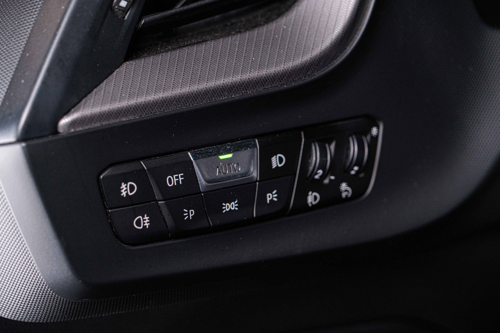 BMW 1-serie 118i High Executive | M Sport | Cruise Control | Achteruitrijcamera | LED 56154316-28.jpg | Autobedrijf van Geel