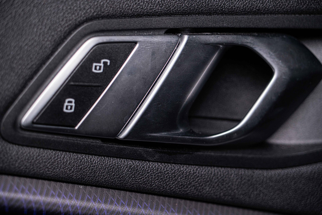 BMW 1-serie 118i High Executive | M Sport | Cruise Control | Achteruitrijcamera | LED 56154316-29.jpg | Autobedrijf van Geel