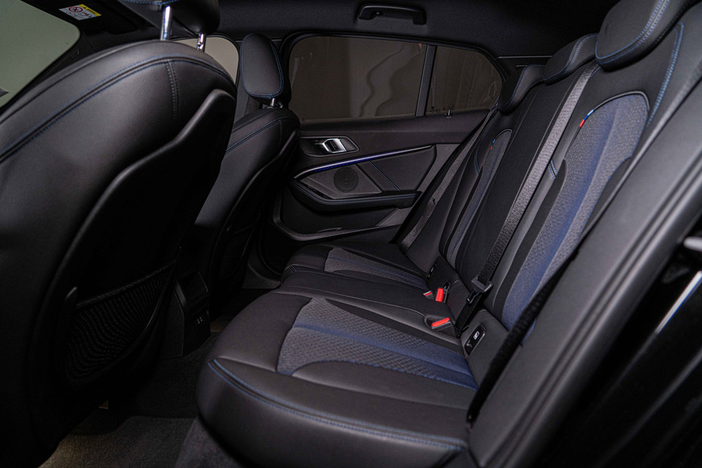 BMW 1-serie 118i High Executive | M Sport | Cruise Control | Achteruitrijcamera | LED 56154316-31.jpg | Autobedrijf van Geel