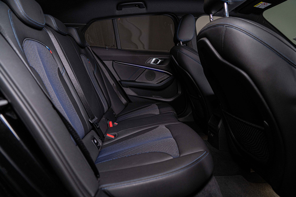 BMW 1-serie 118i High Executive | M Sport | Cruise Control | Achteruitrijcamera | LED 56154316-32.jpg | Autobedrijf van Geel