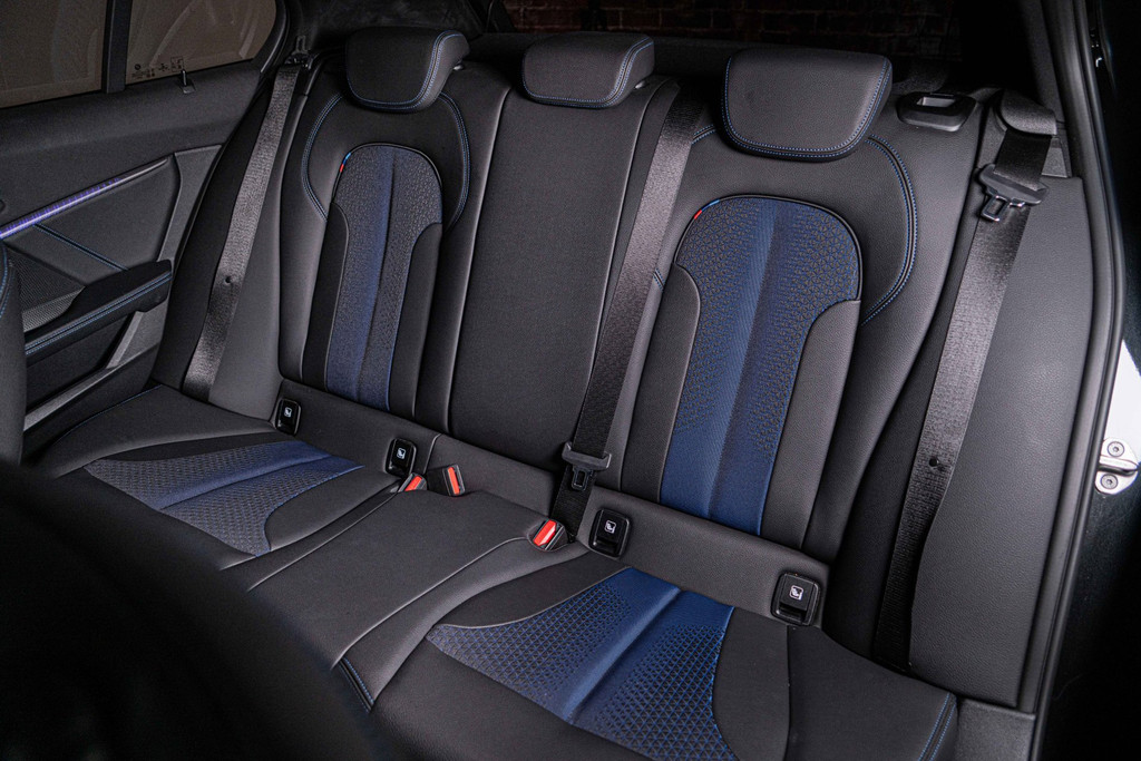 BMW 1-serie 118i High Executive | M Sport | Cruise Control | Achteruitrijcamera | LED 56154316-33.jpg | Autobedrijf van Geel