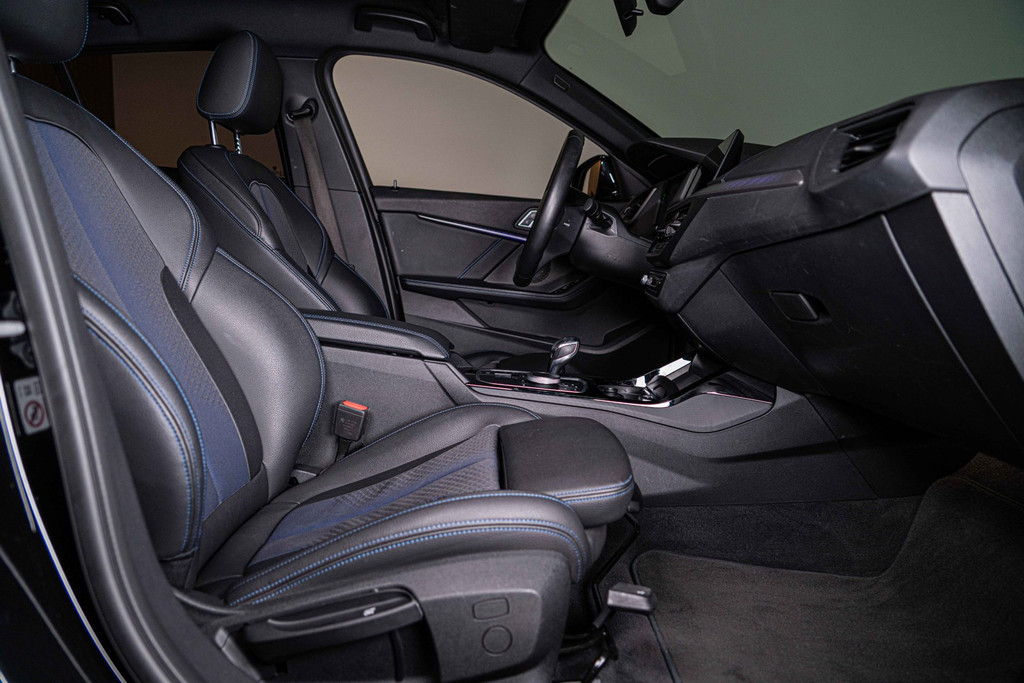 BMW 1-serie 118i High Executive | M Sport | Cruise Control | Achteruitrijcamera | LED 56154316-35.jpg | Autobedrijf van Geel
