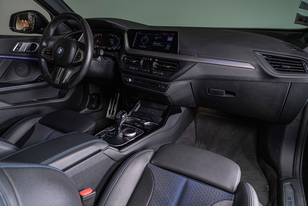 BMW 1-serie 118i High Executive | M Sport | Cruise Control | Achteruitrijcamera | LED 56154316-37.jpg | Autobedrijf van Geel