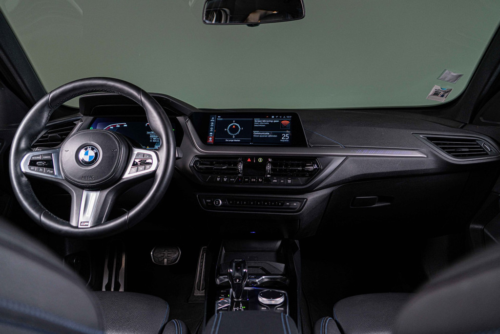 BMW 1-serie 118i High Executive | M Sport | Cruise Control | Achteruitrijcamera | LED 56154316-53.jpg | Autobedrijf van Geel