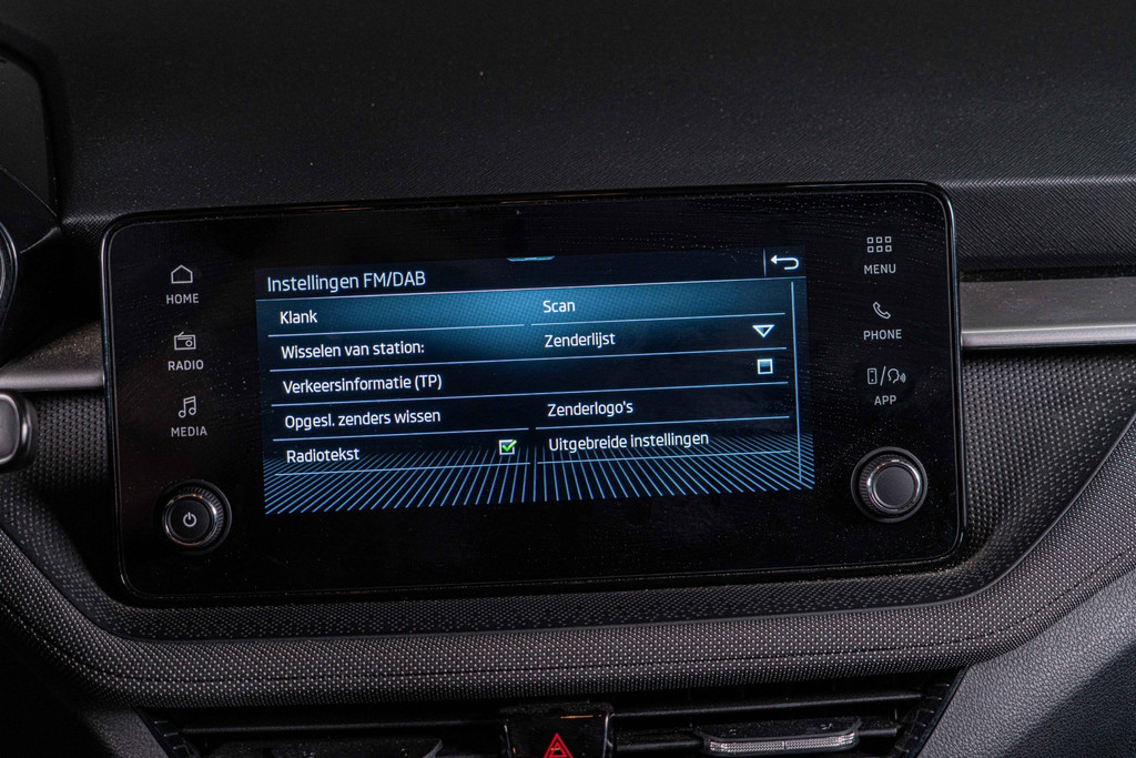 Škoda Fabia 1.0 TSI Business Edition | Cruise Control | Achteruitrijcamera | LED 56154813-24.jpg | Autobedrijf van Geel