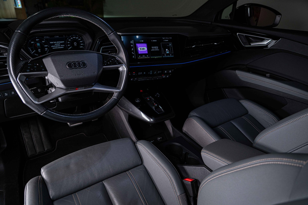 Audi Q4 e-tron 35 Launch edition S Competition 55 kWh | Panoramadak | Adaptive Cruise Control | LM 56191178-2.jpg | Autobedrijf van Geel