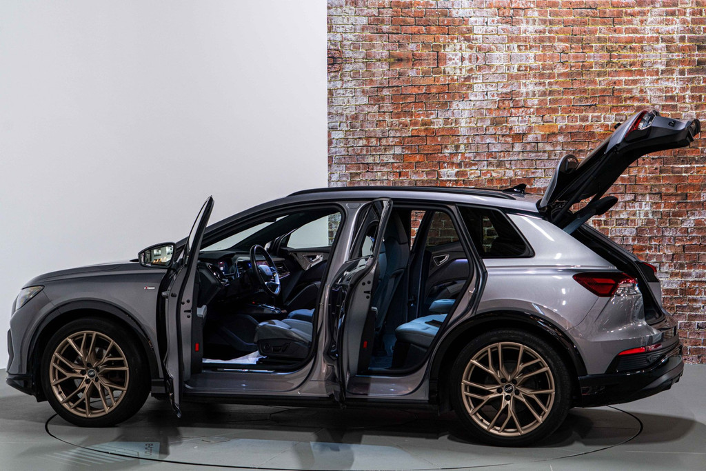 Audi Q4 e-tron 35 Launch edition S Competition 55 kWh | Panoramadak | Adaptive Cruise Control | LM 56191178-8.jpg | Autobedrijf van Geel