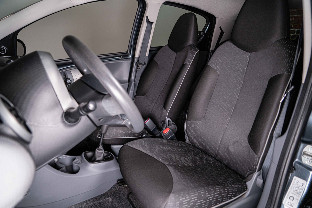 Peugeot 107 1.0-12V XS | Airco | Rijklaar 56548925-2.jpg | Autobedrijf van Geel